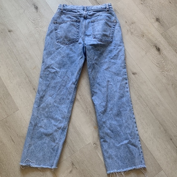 ASOS‎ High Rise ‘Mom’ Raw Hem Ankle Jean Size 26 buttons fly light wash - Picture 13 of 13